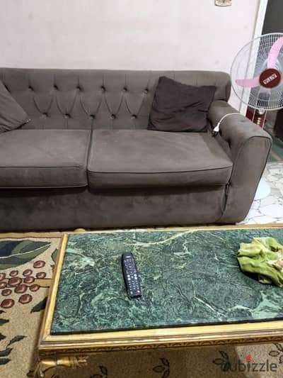 شقة مفروشة للإيجار المعادي الجديدة تتكون من ثلاث غرف نوم وريسبشن واثنين حمام ومطبخ مكيفه 3 تكييفات كل الأجهزة الكهربائية بما فيها غساله الاطباق دور خامس 2 اسانسير