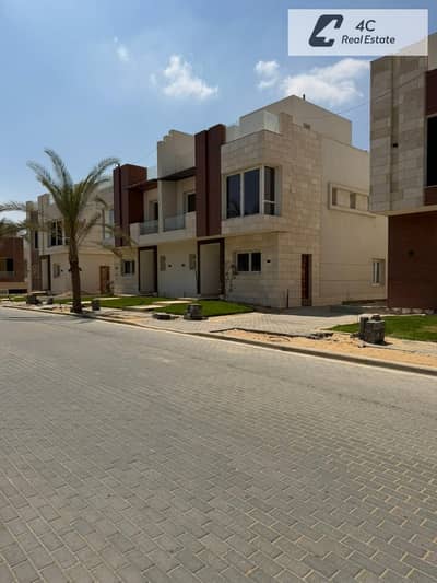 فيلا تاون هاوس للبيع باقل من سعر الماركت بمساحه اكبر 176 م فى اقى كمبوند فى التجمع ازار -azzar بجوار الجولدن اسكوير