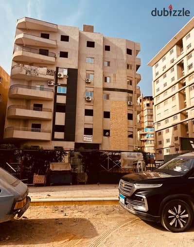 بموقع استراتيجي بالمقطم - الهضبة الوسطة - الحي السابع - شقة ١٥٥ متر