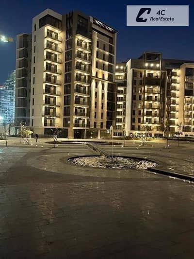 شقه للبيع متشطبه مودرن بالتكيفات بعقد قديم واقل سعر فى الماركت لسرعه البيع فى كمبوند زد ويست باقل مقدم -Zed West