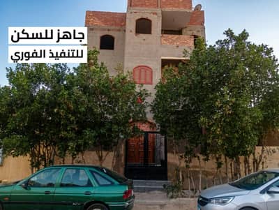جاهز للسكن . . . . فيلا ٣ ادوار بحري صرف