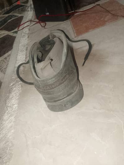 حذاء كاتربيلر بحاله جيده مقاس 42