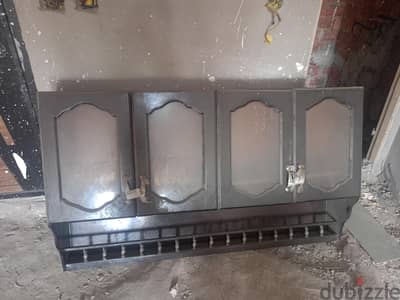مطبخ القطعة اللي فوق بس بحالته خشب نضيف