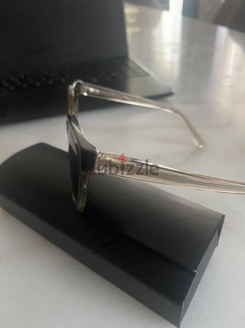 Tommy Helfiger sunglasses 1