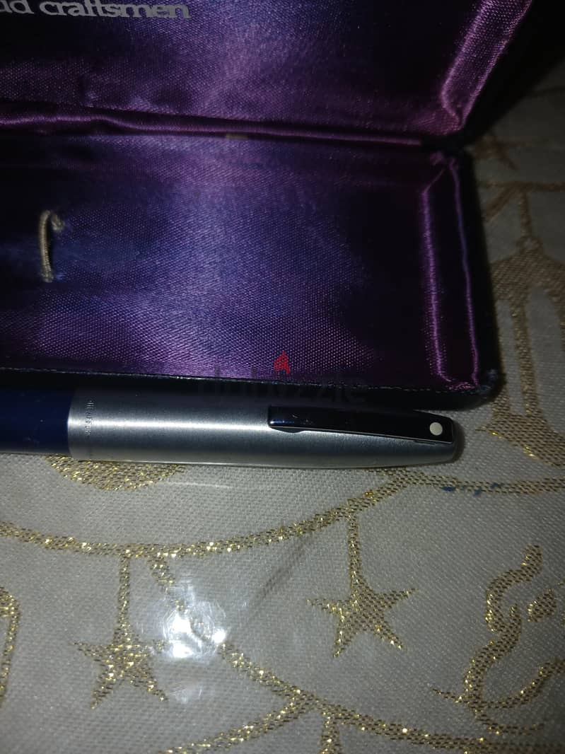 collectibles, pens. 1