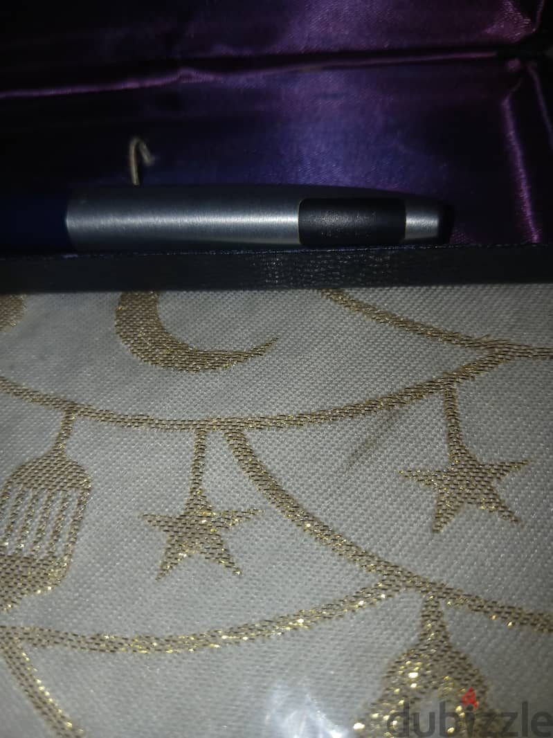 collectibles, pens. 4