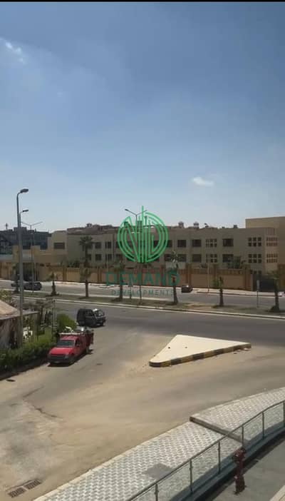 مكتب 169 متر  متشطب بالتكييفات للايجار علي الشارع دايركت في الشيخ زايد  بمول زايد بلازا علي شارع المستقبل الرئيسي مباشرة