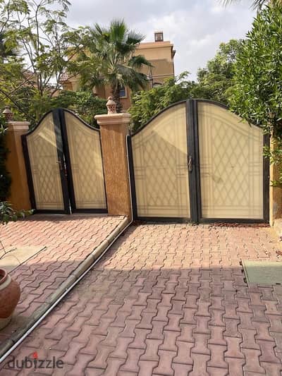 فيلا توين هاوس متشطبة  للبيع في كمبوند ويست جيت بجوار بالم هيلز و امام الشيخ زايد و بالعفش