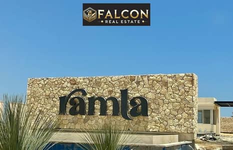 With a down payment of 2,000,000, a chalet with a distinctive view in Ramla Marakez, centrally located with major services, available in installments.