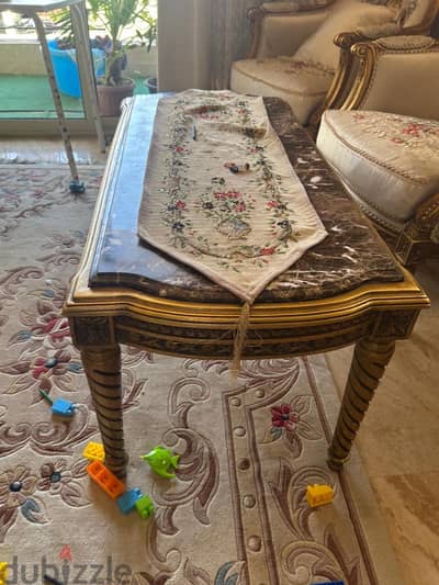 Salon set in good condition