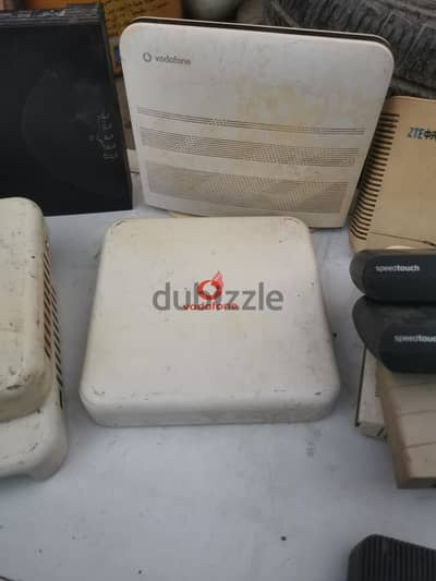 اتفرج ع الصور. . راوتر و مقوي شبكة الإنترنت وفلاشه واي فاي وغيره