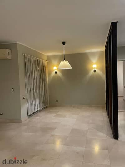 شقه لايجار 2غرف  مطبخ  بلاجهزة وتكيفات وايضائات و سخانات فى  Village Gate Palm Hills