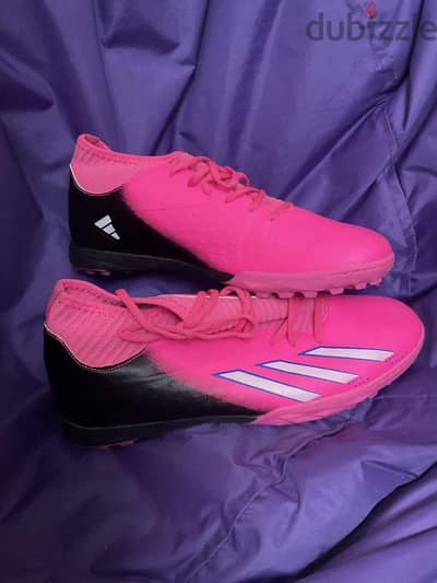 حذاء كوره ( Adidas turf) فوشيا مقاس ٤١