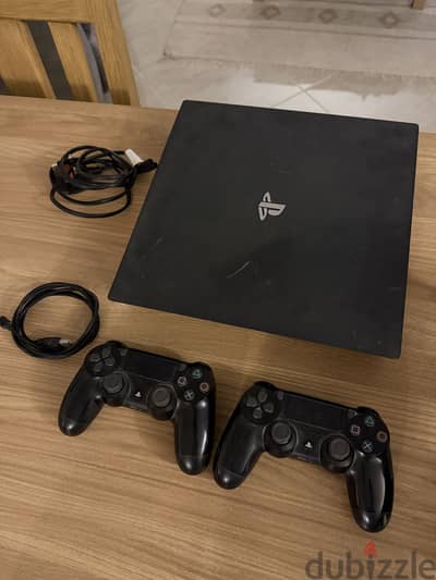 PS4 Pro very good condition + extra controller
