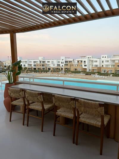 شاليه بيطل على لاجون مباشرة متشطب بالتكيفات + المطبخ للبيع تقسيط بجوار Marina  و  Downtown في قلب الجونة البحر الاحمر