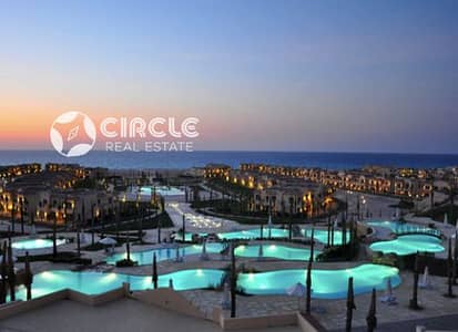 شاليه ١٢٥م بتشطيب كامل بحديقة خاصة ٦٠م للإيجار في قرية أمواج Amwaj الساحل الشمالي North Coast