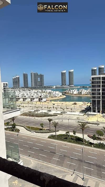 شاليه 3 غرف استلام فوري متشطب امام الفيلات و الابراج ع بحيرة العلمين بحري الطريق بالتقسيط