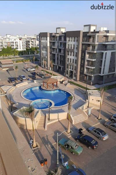 للايجار شقة بالمطبخ والتكيفات كمباوند جنة ١ الشيخ زايد ١٣٠م بجوار سعودى ماركت