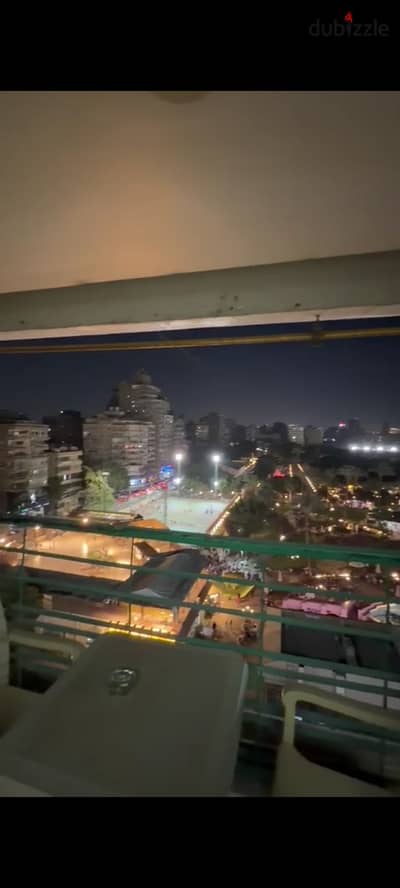 شقع للبيع 220م دور 8 وليس اخيرالعماره 11 دور 2 اسانسير كلها علي نادي الصيد