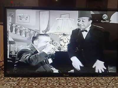 شاشة يونيوراير 32عاديه
