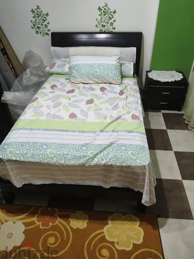 غرفة نوم عباره عن  سرير  120متر  + واخد كودينو+دولاب باب جرار