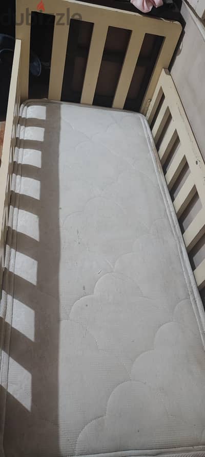سرير اطفال