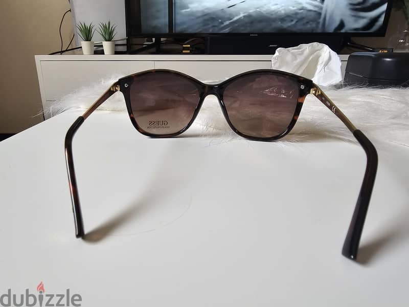 Guess sunglasses 9