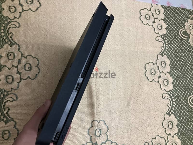 PlayStation 4 slim 2
