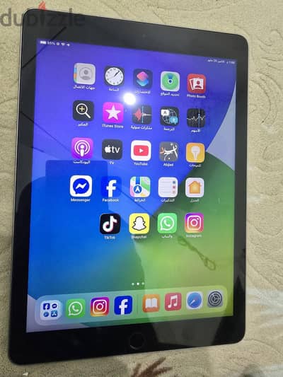أيباد إير 2 جاي من الكويت مساحته 128 بحالة جيدة ك