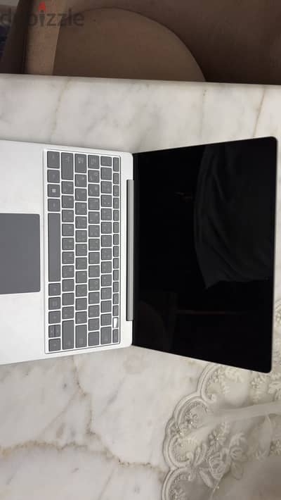 Microsoft surface laptop go 2