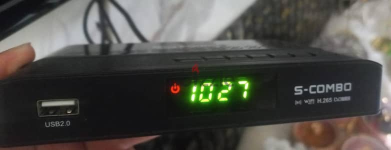 ريسيفر لقطه  مفتوح.    في 3سنين لكل الأقمار