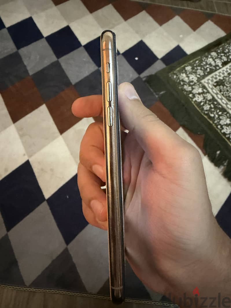 Apple - iPhone 11 Pro Max 4