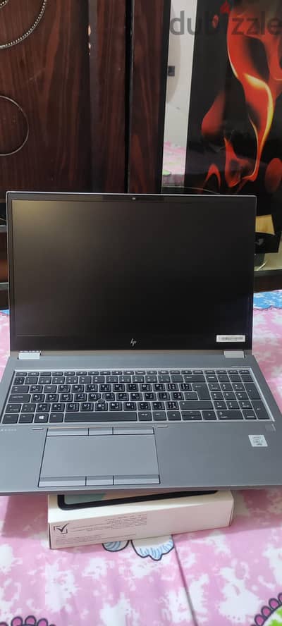 hp zbook fury g7 بشاشه فور كي