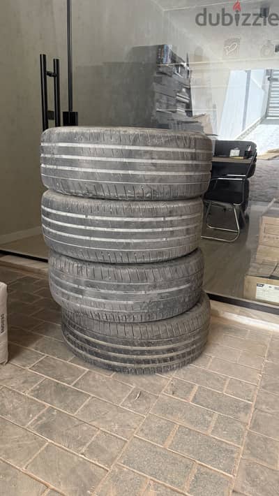 طقم كاوتش مستعمل مقاس 235/55/18
