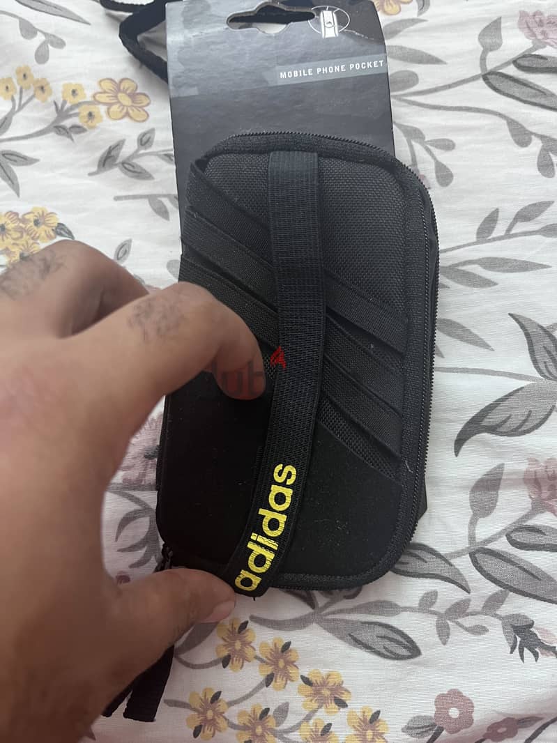 Adidas original phone pocket 1