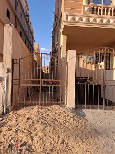 شقة للبيع في الشروق ٢ المنطقة ٣ المجاورة ١