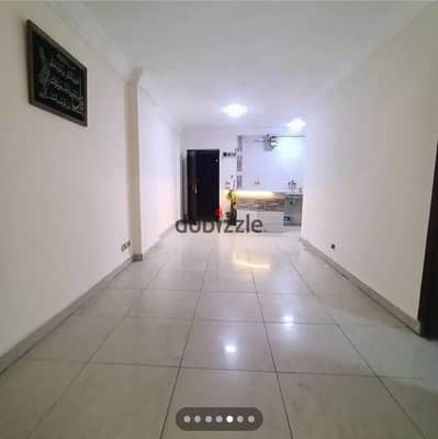 شقه للايجار السكنى 100 م كليوباترا خطوات من البحر