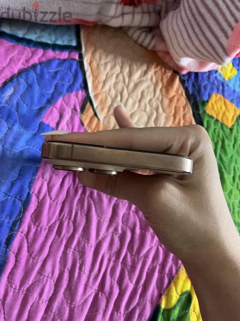 iPhone 16 Pro Max 4