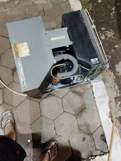 تكييف كاريير واحد ونصف حصان شباك بارد ساخن بشحنة المصنع بدون صوت