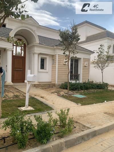 فيلا استاندرن استلام فوري بفيو مميز ريسيل بأقل من سعر الشركة 4غرف منهم ماستر في Mountain View التجمع الخامس بالقرب من جولدن سكوير وشارع التسعين للبيع