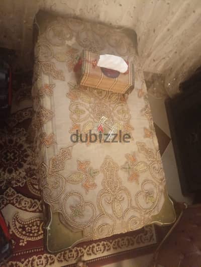 صالون للبيع