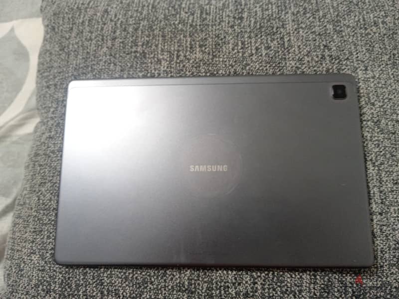 Samsung Galaxy Tab A7  بحالة ممتازة مع العلبة الأصلية والشاحن الأصلي 1