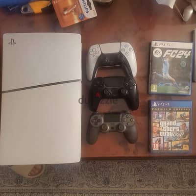 ps5 slim 1tb disk 3 controllers and 3 games