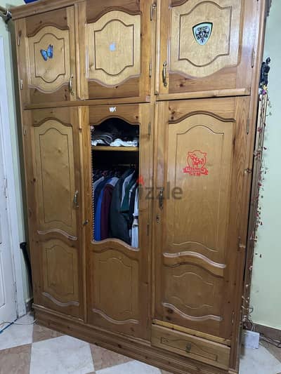 دولاب خشب مستعمل بحاله جيدة