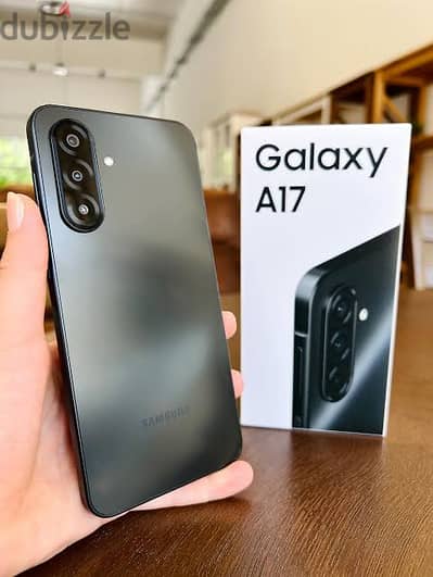سامسونج A17 رامات 8G ومساحه 256 . اسود . استعمال ٤ شهور
