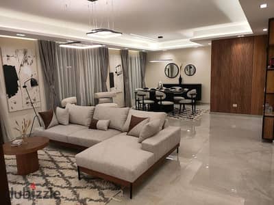 متاح للايجار شقة Fully Furnished داخل Eastown Sodic بالتجمع الخامس - القاهرة الجديدة، بموقع مميز وإطلالة رائعة على Clubhouse View، مع فرش راقٍ وأجهزة