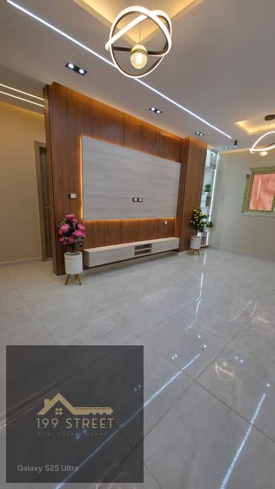 Location: Hadayek Al Ahram Area S near Horus Gate Gate 3 and all services Floor: first floor Area: 130 sqm side apartment Layout: 3 bedrooms 2 bathroo