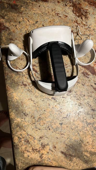 Meta quest 2 VR used for sale With accessories, without charger