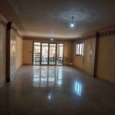 شقة للبيع قرب فندق سفير ميدان المساحه للسكن الراقي والمميز بالدقي