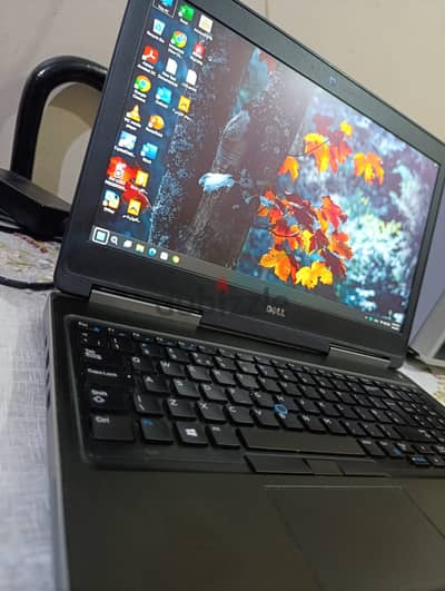 Dell Precision 7520 Workstation CPU: Core I7 - GPU: NVIDIA 4g - Ram 32